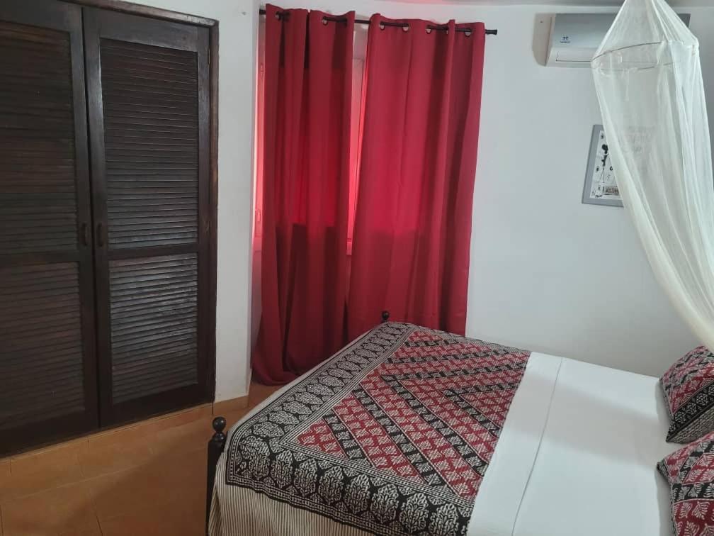 Villa Bord De Mer Avec Piscine Sali Tapé 外观 照片