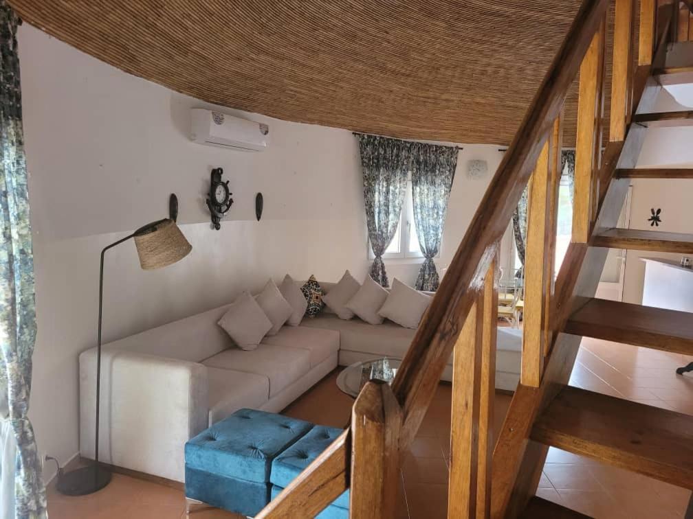 Villa Bord De Mer Avec Piscine Sali Tapé 外观 照片