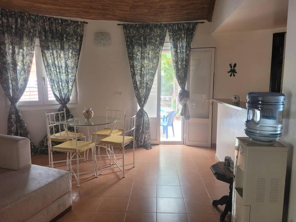 Villa Bord De Mer Avec Piscine Sali Tapé 外观 照片