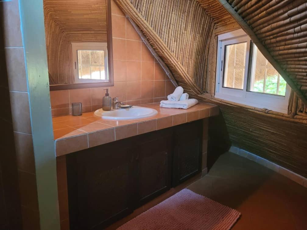 Villa Bord De Mer Avec Piscine Sali Tapé 外观 照片