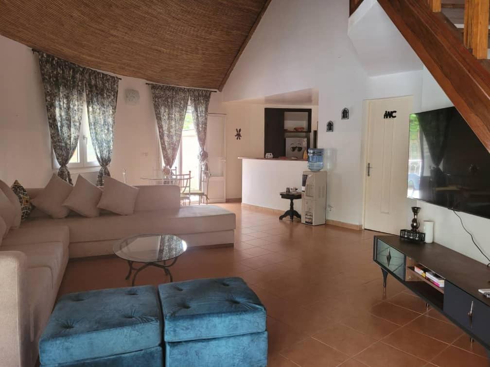 Villa Bord De Mer Avec Piscine Sali Tapé 外观 照片